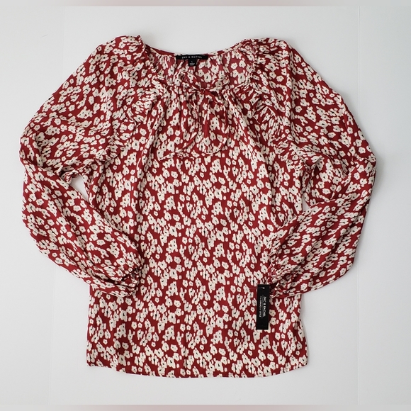 ZAC & RACHEL Front Tie Top - Picture 2 of 9